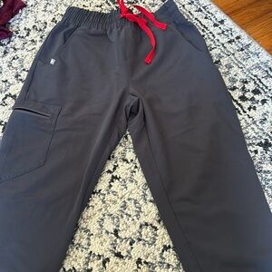 Figs women's Charcoal Zamora High Waisted - Petite Jogger Scrub Pants - XS